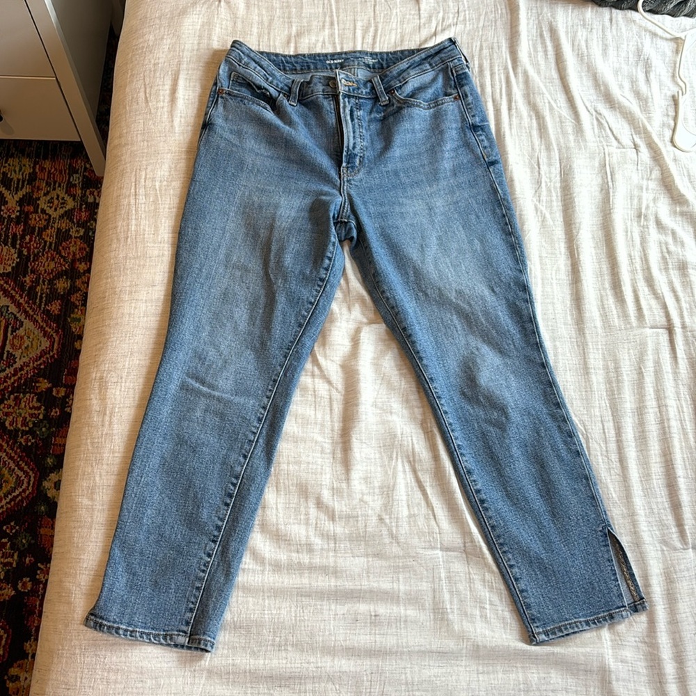 Women’s medium wash high rise denim jeans